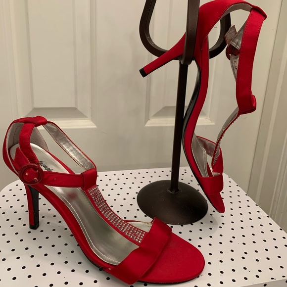 Jaqueline Ferrar Red Satin Heels w/ Rhinestone Embellishments Size 7.5 - Picture 2 of 5